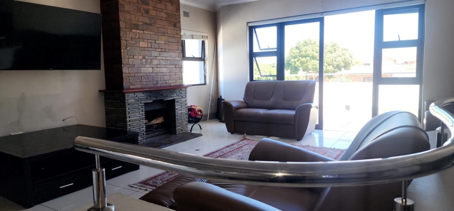 5 Bedroom Property for Sale in Newfields Western Cape